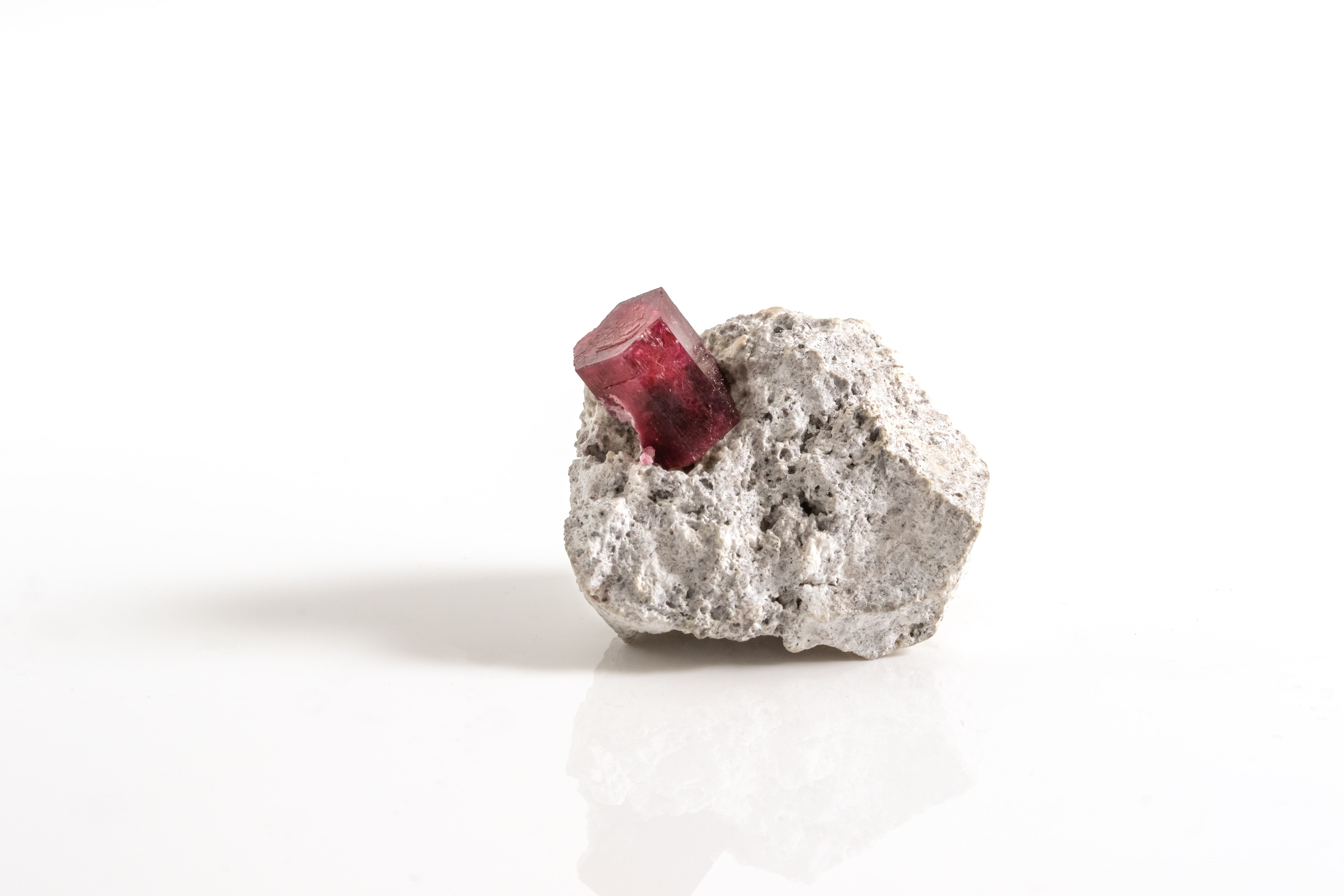 American Gemstones: Red Beryl from Utah - - red beryl crystal in matrix jtv min