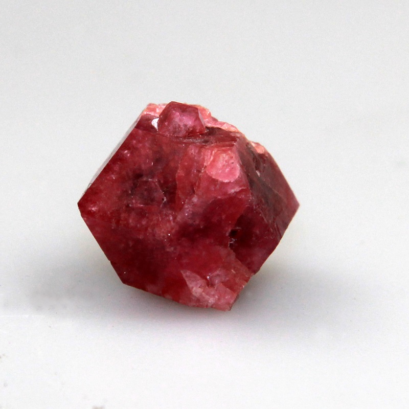 Buying Guide: What Are the Different Types of Garnet? - - Grossular garnet GemA HM 2
