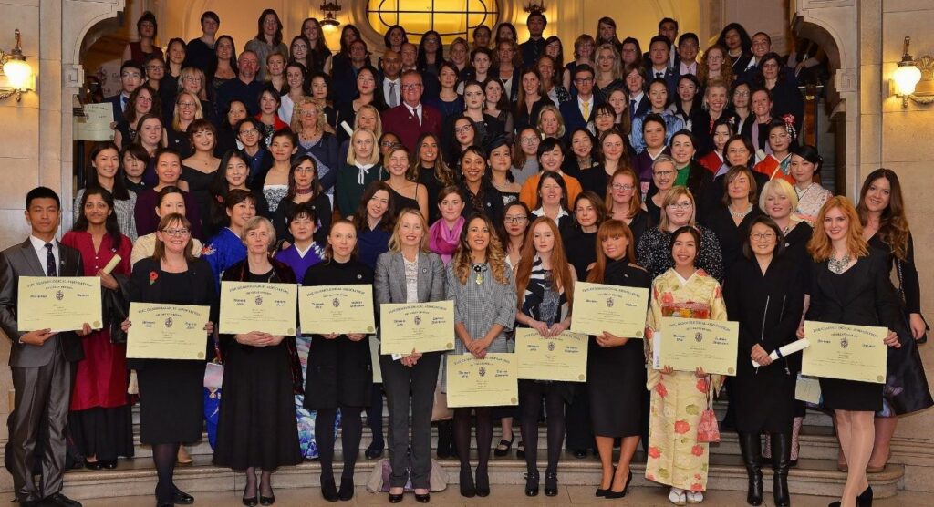 Photo of a GemA Alumni, graduating class of students.