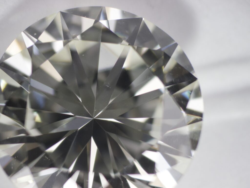 VS1 clarity round cut diamond