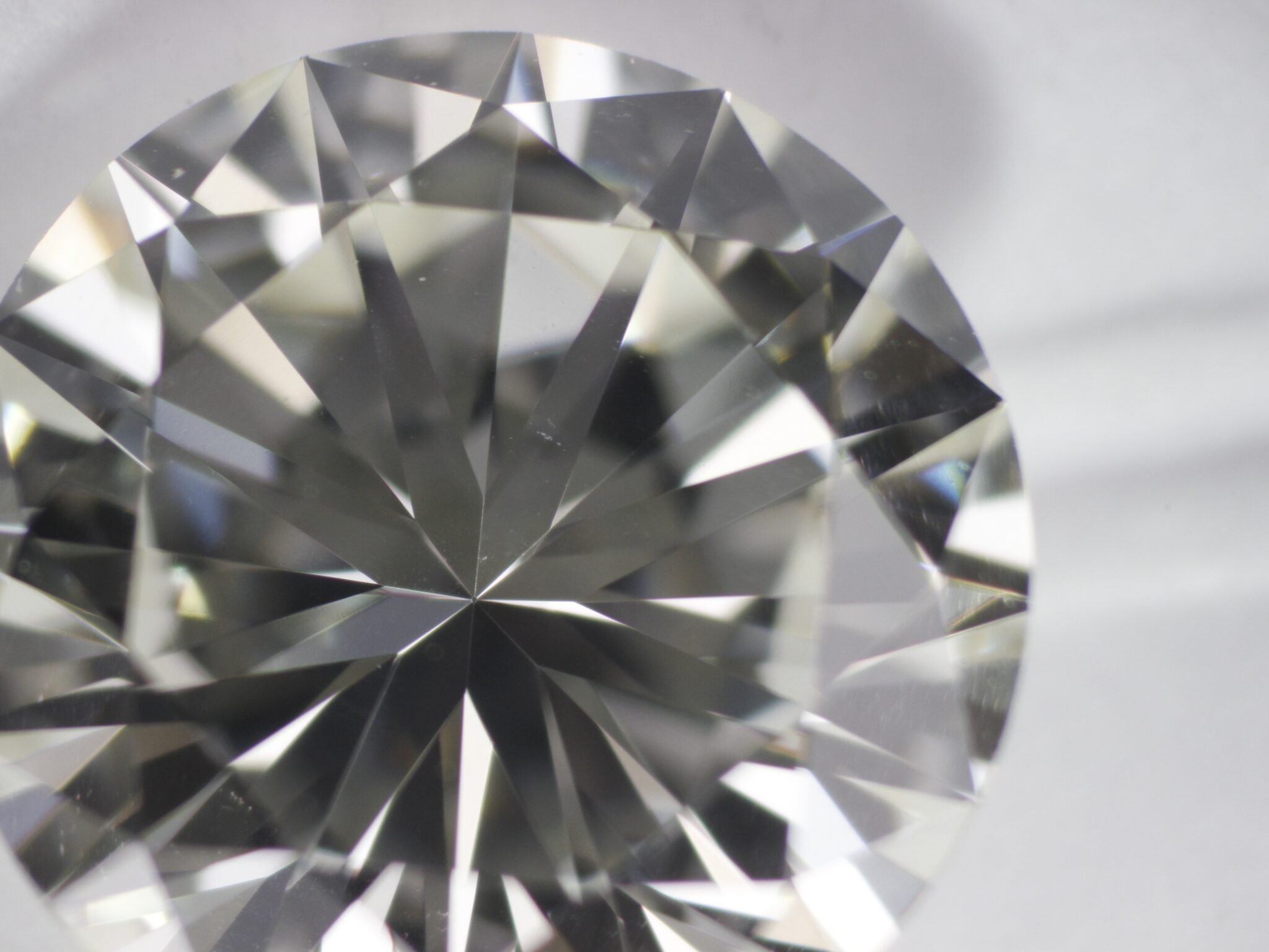 beginner-s-guide-the-8-most-popular-diamond-cuts-and-faceting-styles