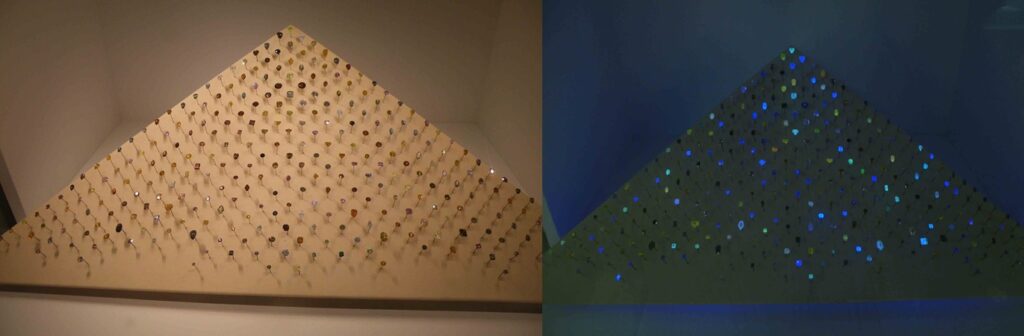 Fluorescence in Diamonds - Fluorescence in Diamonds - UV Diamonds Aurora Collection lights ON OFF